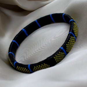 Naskiemd I Le bracelet en fibre plastique recycle