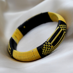 Ouedraogo | Le bracelet en fibre plastique recycle