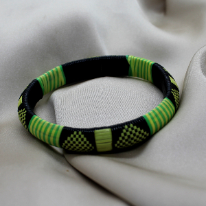 Boukary Koutou I Le bracelet en fibre plastique recycle