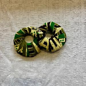 Beoko I Les boucles d'oreilles en wax