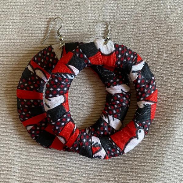 Luiila I Les boucles d'oreilles en wax rouge