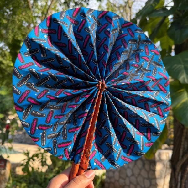 Dolo | L'éventail en wax