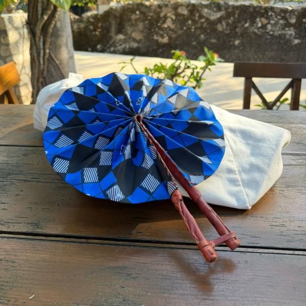 Demba | L'éventail en wax